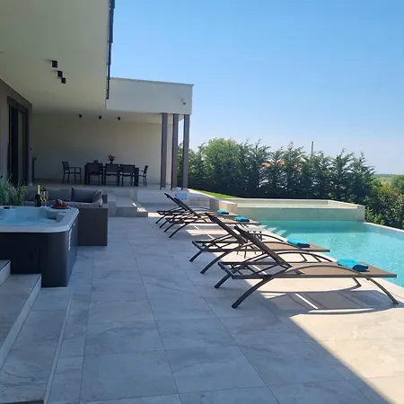 Villa Lumi *